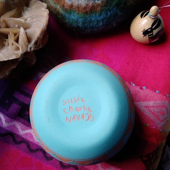 HOLD Vintage Navajo Pot by Susie Charlie - Picture 3 of 8